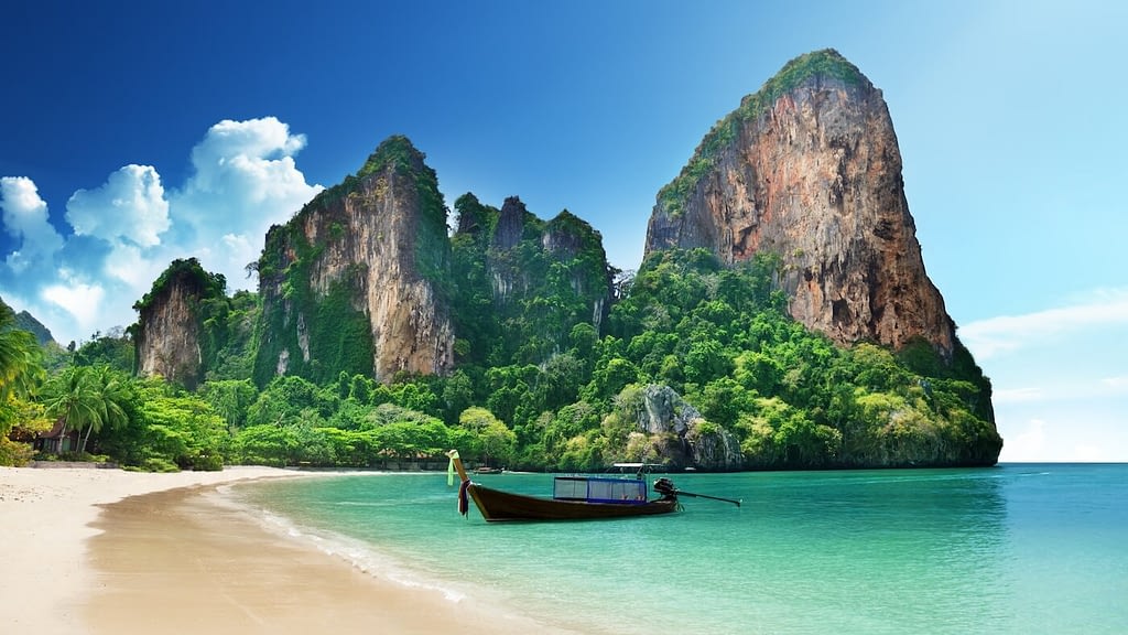 Thailand plans to welcome travelers across 4 phases from April with relaxed quarantine rules 1 Thailand draws international tourists all throughout the year