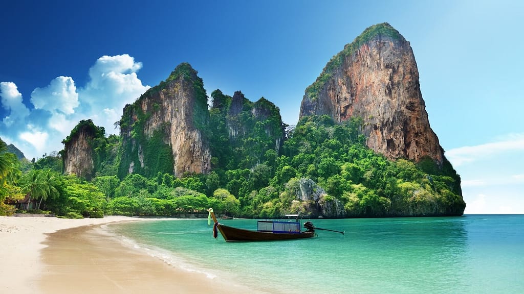 Thailand draws international tourists all throughout the year