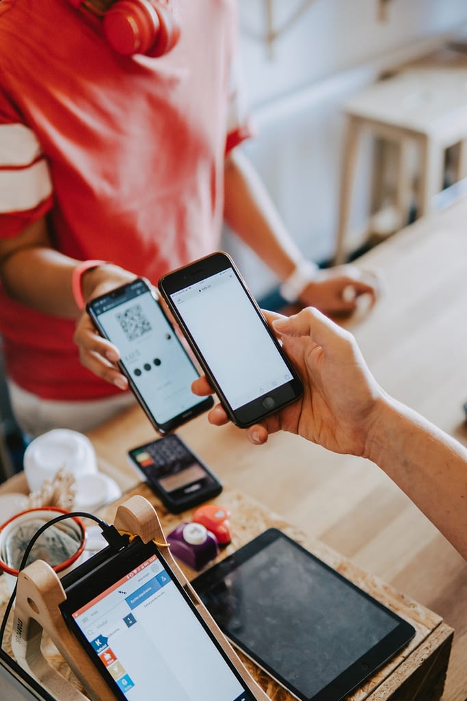 Covid-19: Accelerating technological transformation of the hospitality industry 1 contactless-technology-hospitality-old-plastic-and-paper-menus-have-been replaced-QR codes-technological-transformation